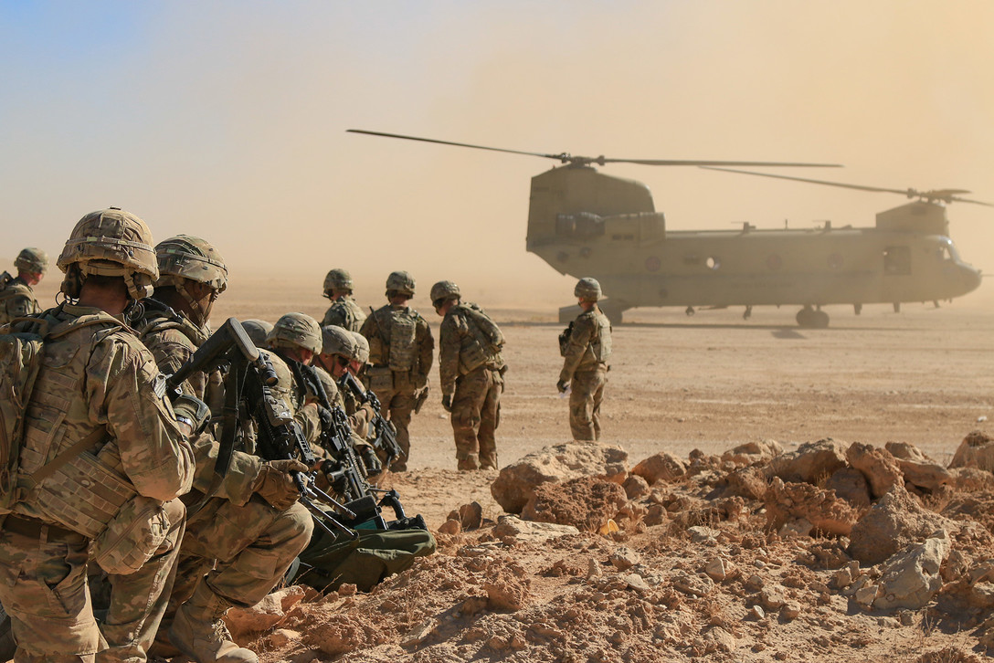 США перебрасывают войска из Сирии в Ирак - Reuters