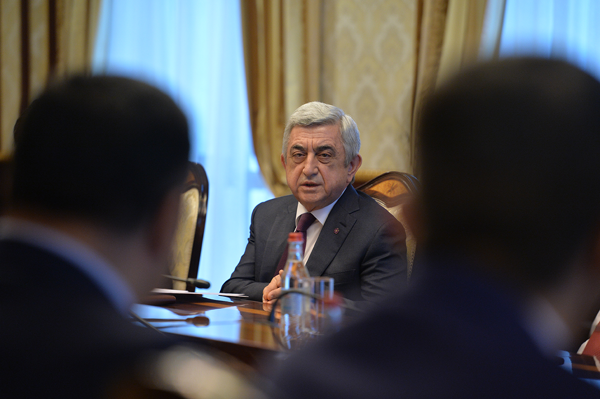 Армения: почему Сержа Саргсяна не поздравляют западные лидеры и что об этом думают власть?