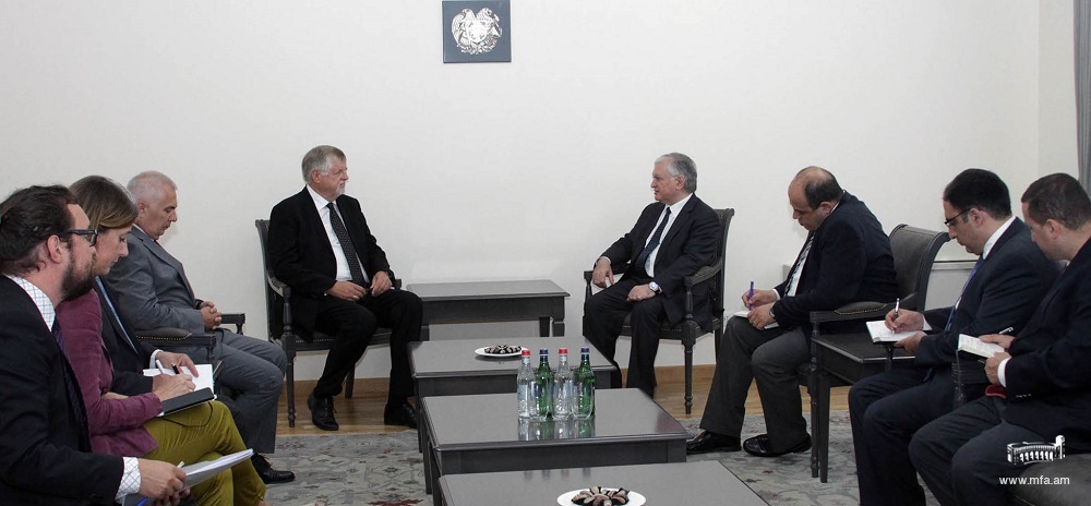 Глава МИД Армении обсудил со спецпредставителем ЕС ситуацию в зоне карабахского конфликта