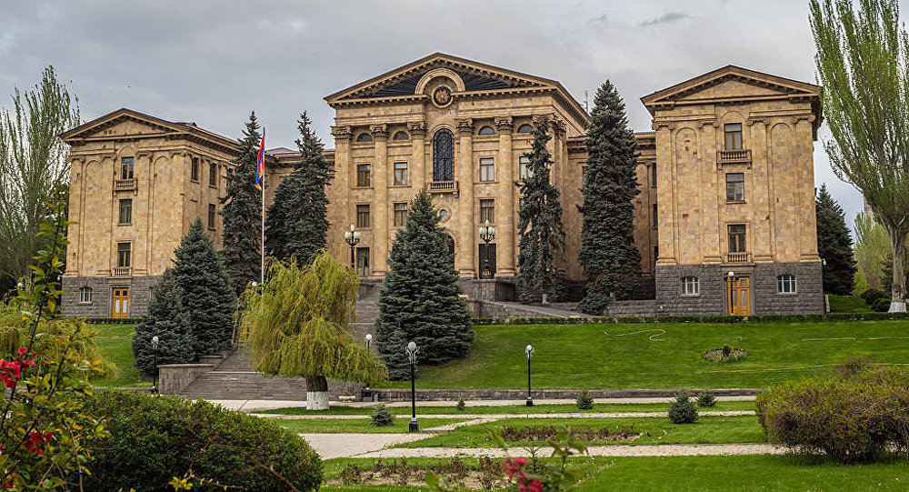 В задании парламента Армении ищут бомбу