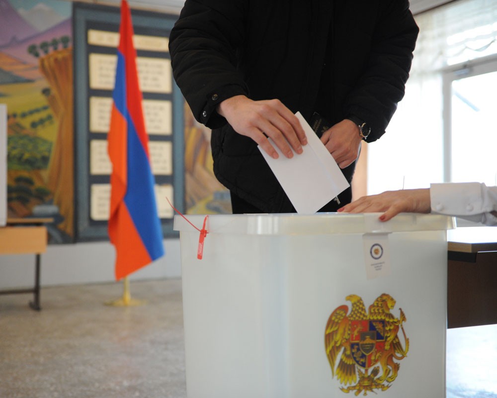 В парламенте Армении проходит закрытое голосование по избранию Омбудсмена