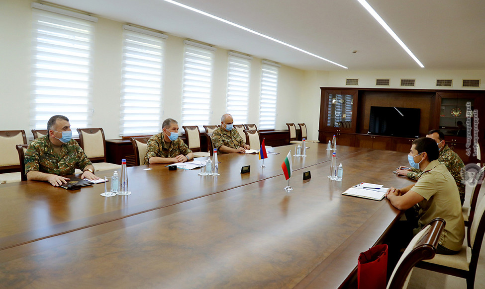 Начальник ГШ ВС Армении принял военного атташе Болгарии
