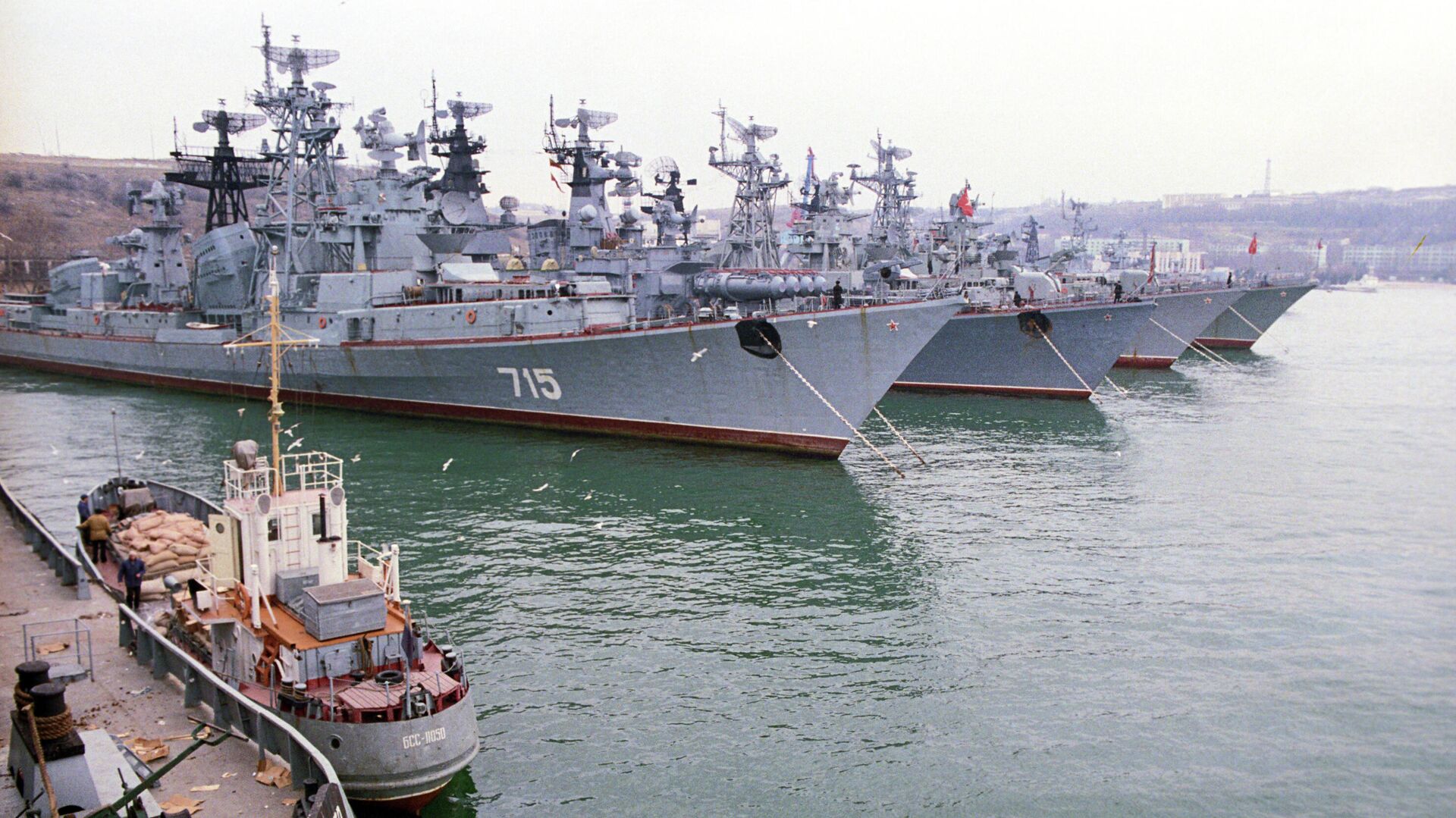 Черноморский флот отбил атаку надводных беспилотников на внешнем рейде Севастополя