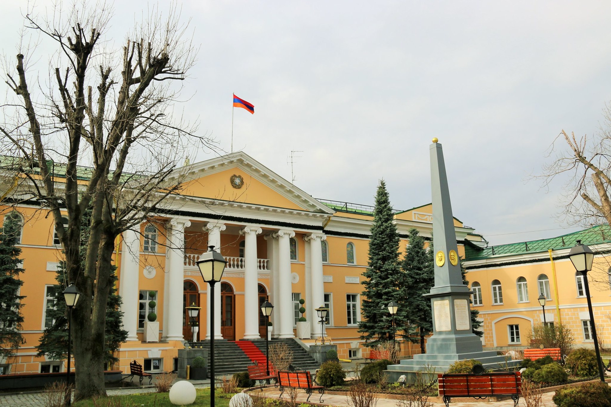 Злоумышленники заявили об угрозе взрыва посольств Армении и Белоруссии в Москве