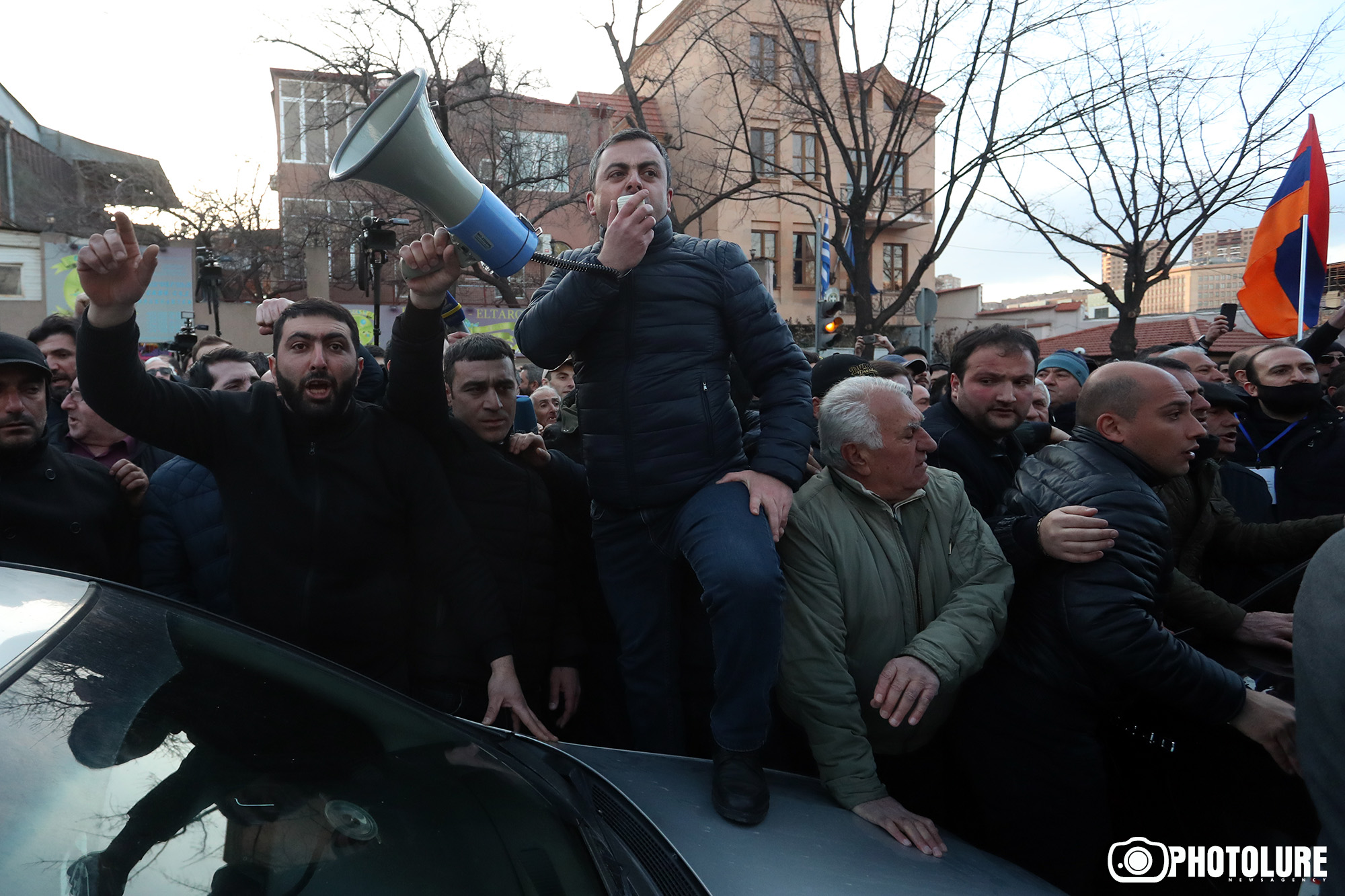 Пора выбирать - либо Никол, либо Армения: Сагателян обратился к депутатам
