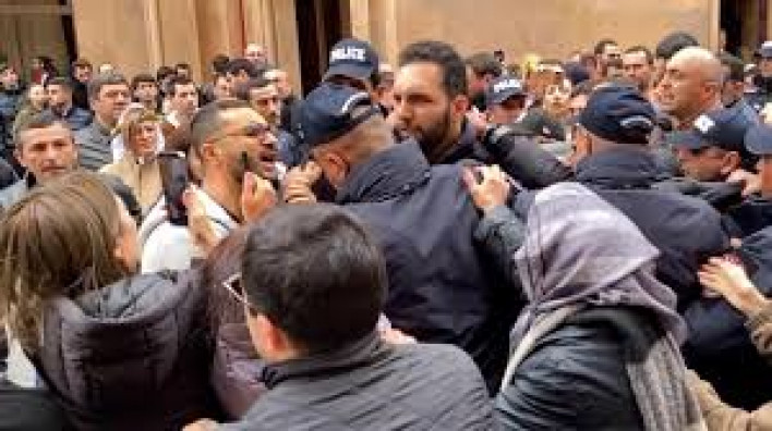 Դպրոցական Դավիթ Մինասյանին տեղափոխում են «Աբովյան» ՔԿՀ