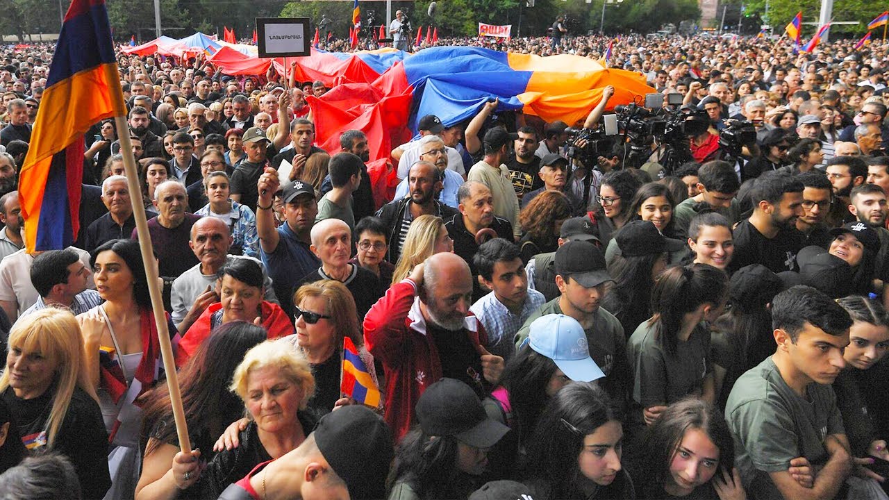 Шествие оппозиции дошло до здания правительства: «Армения без Никола»