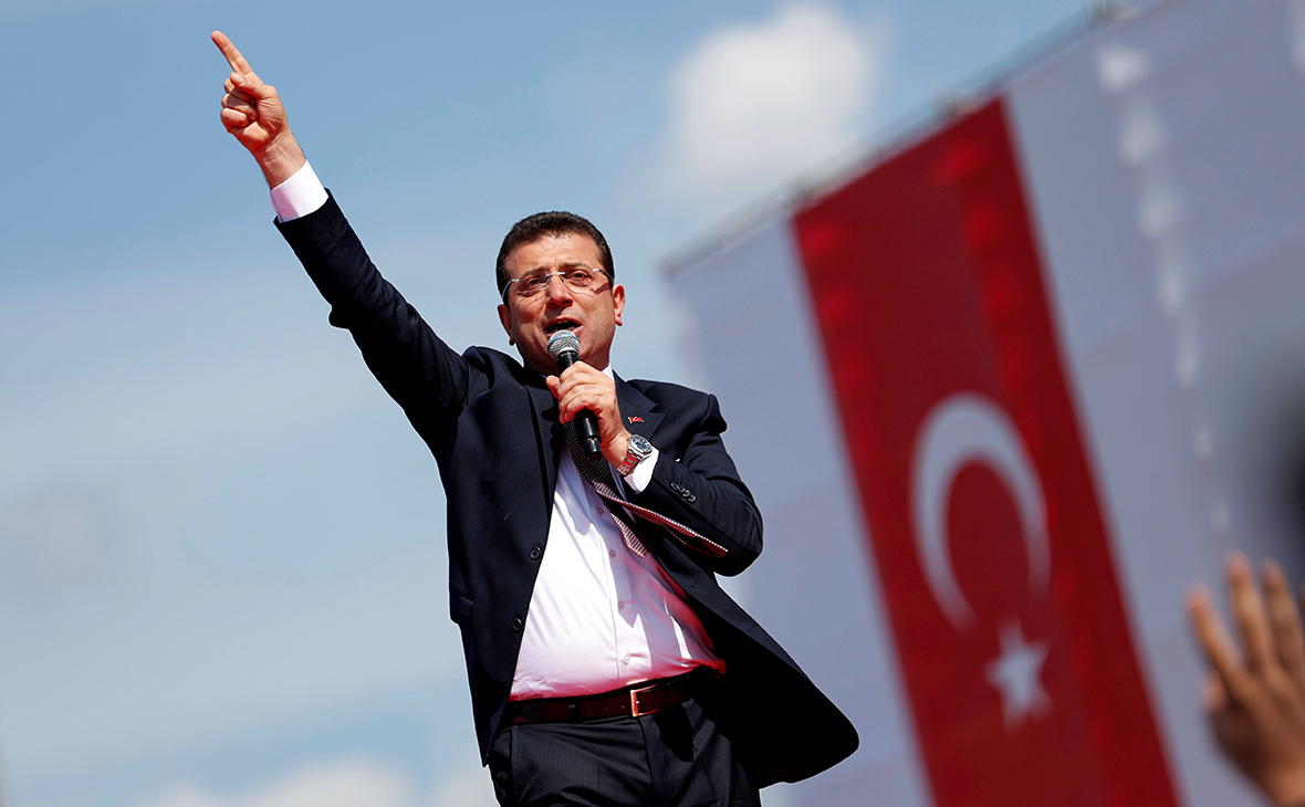 Опрос: Самым популярным политиком вслед за Эрдоганом стал мэр Стамбула