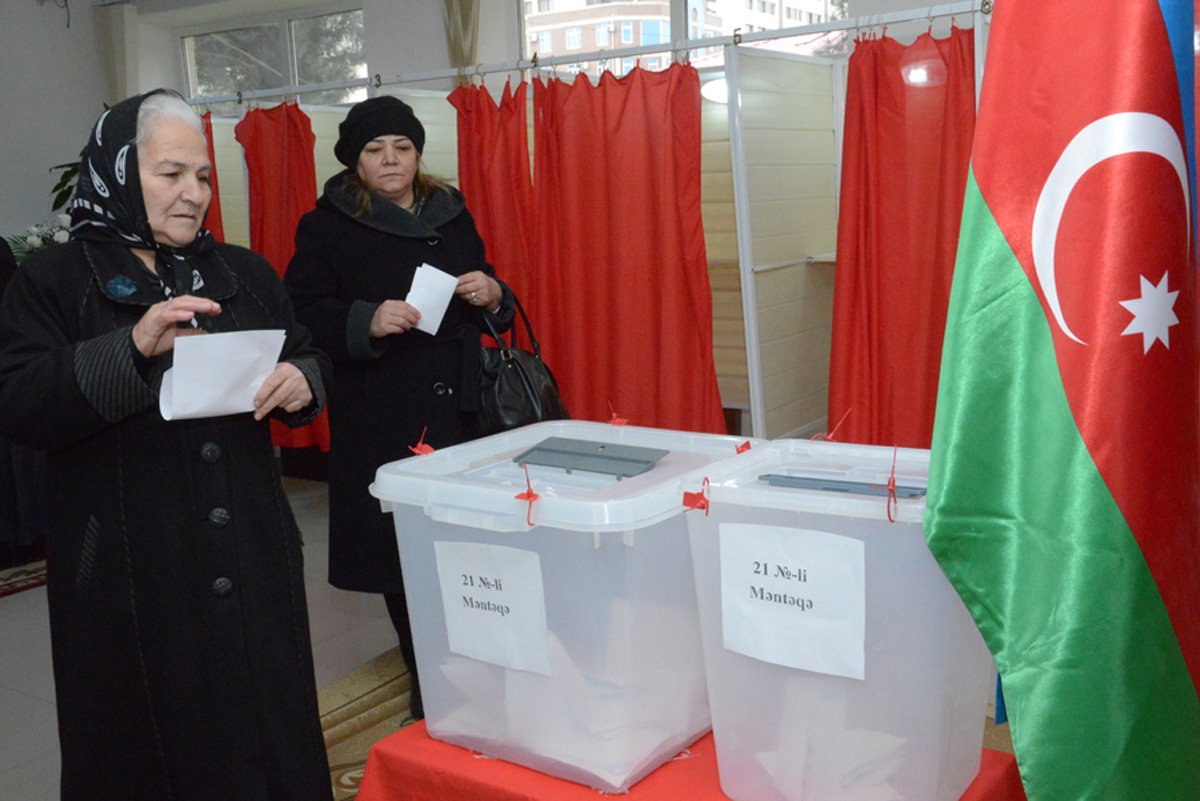 На 1000 избирательных участках Азербайджана установлены веб-камеры - ЦИК