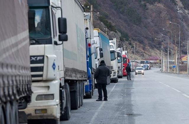 На армяно-грузинском КПП нет скоплений грузовых машин - опровержение 