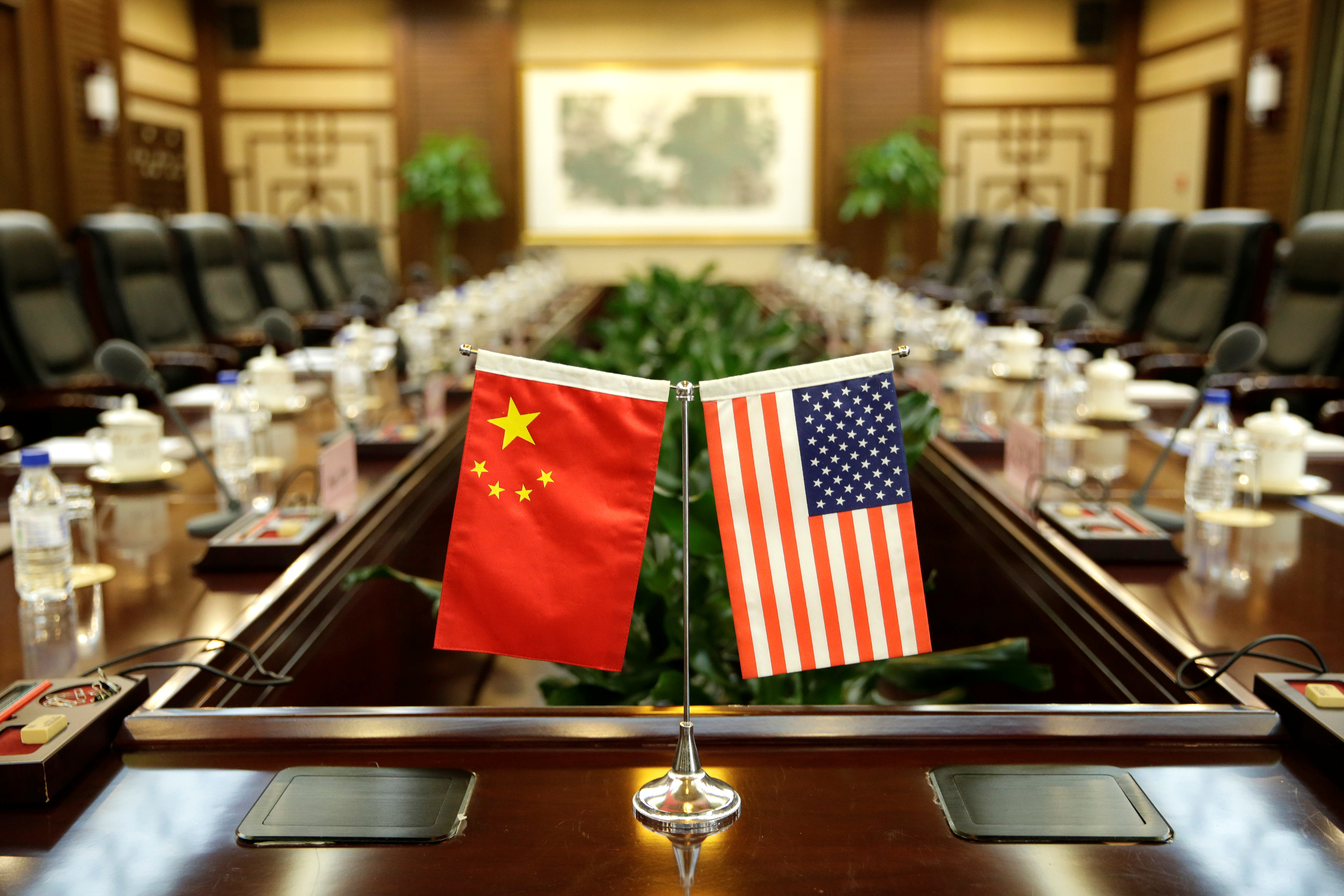 Китай не боится конкуренции и противостояния с США — МИД КНР