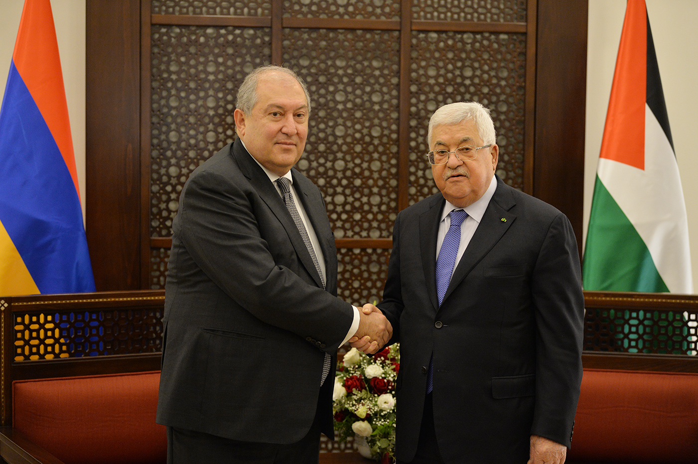 Президент Армении провел встречу с лидером Палестины Махмудом Аббасом