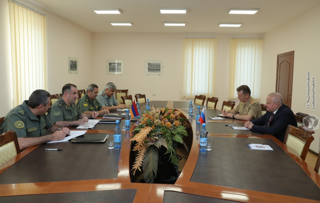 Глава Генштаба и посол РФ обсудили вопросы региональной безопасности