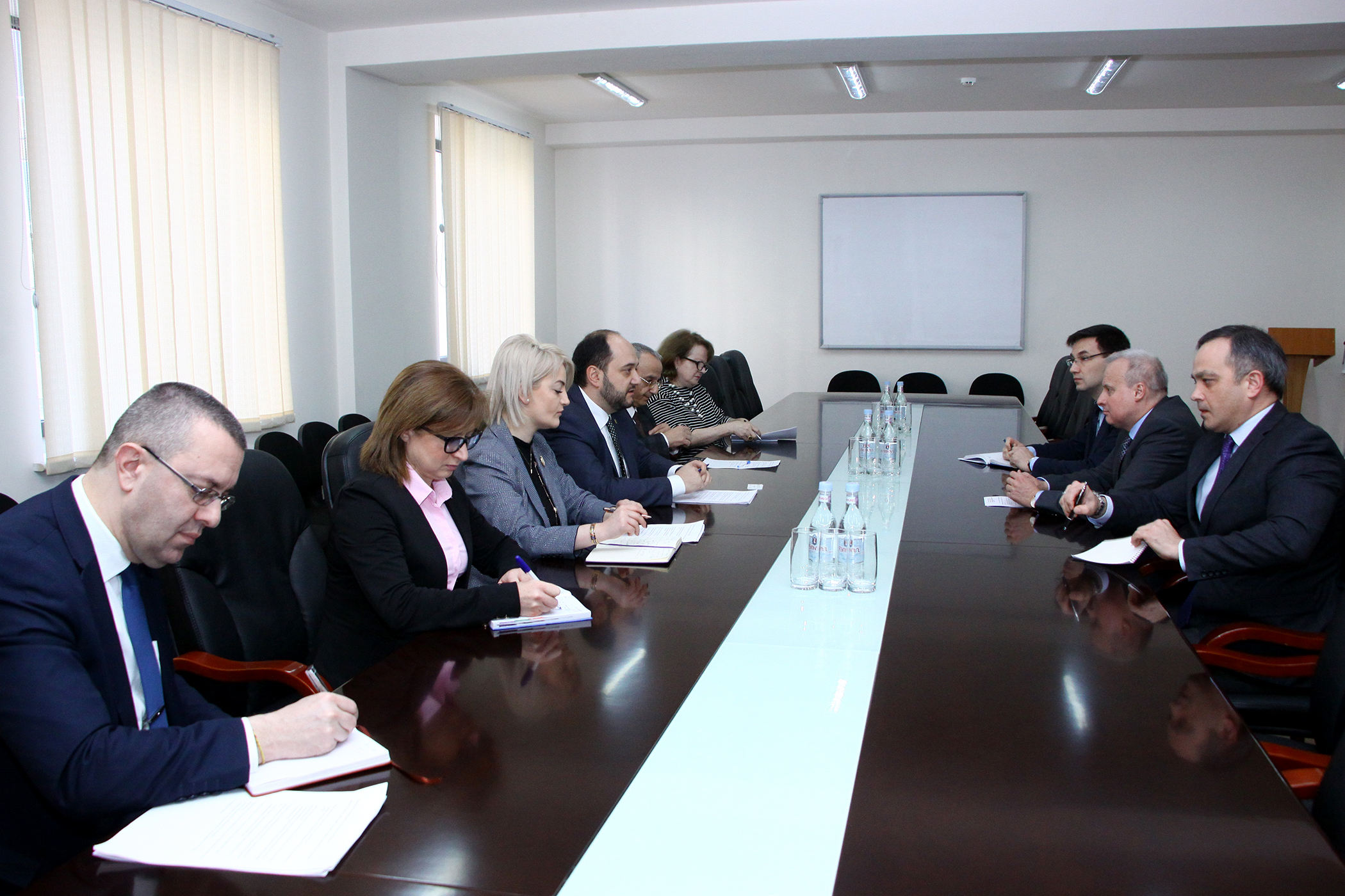 Հայաստանում ռուսաց լեզվի ուսուցիչները կվերապատրաստվեն ՌԴ բուհերում. հանդիպում ԿԳՆ-ում