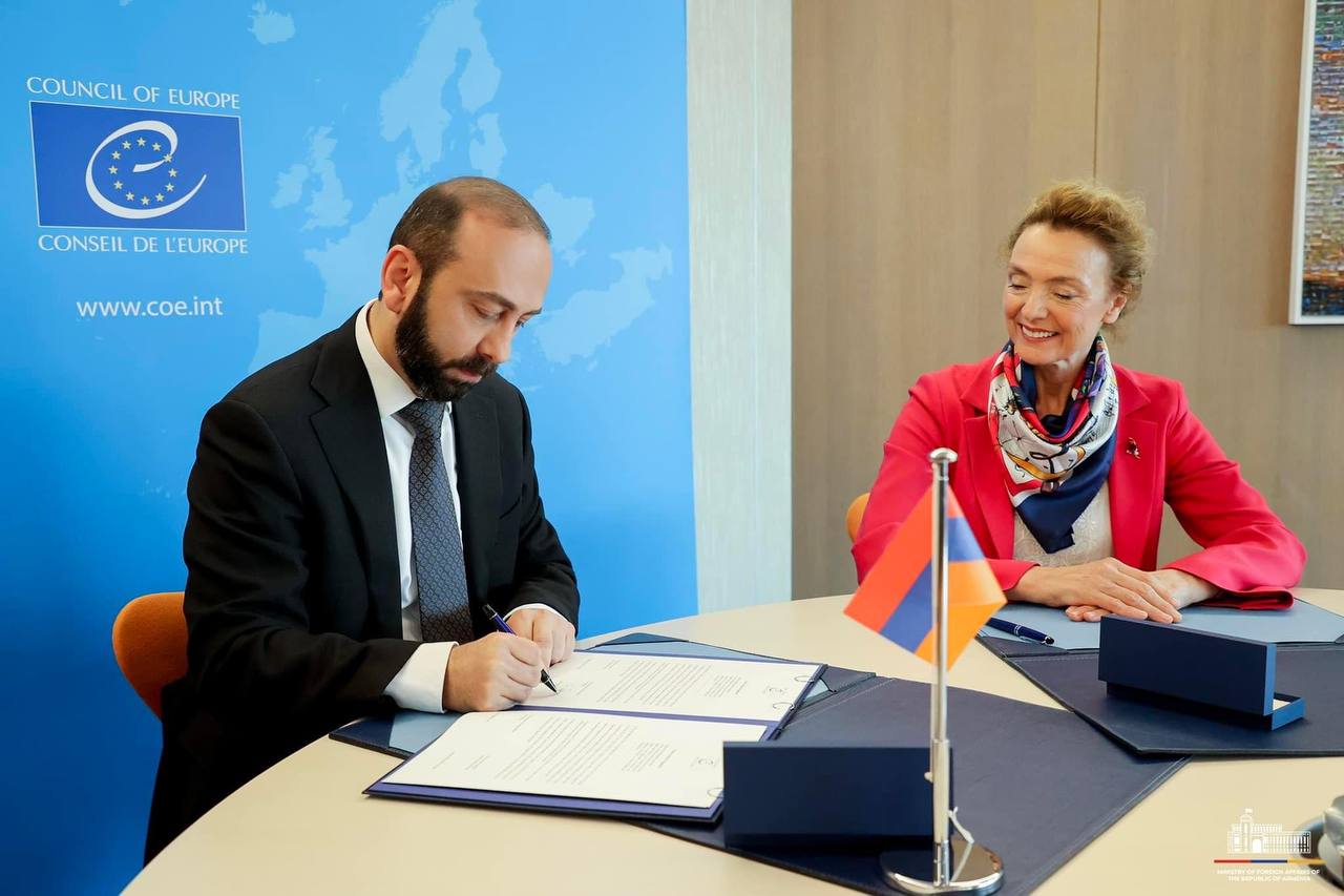 Глава МИД Армении подписал Конвенцию Овьедо