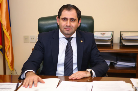 Министр обороны Армении ушёл в пятидневный отпуск 