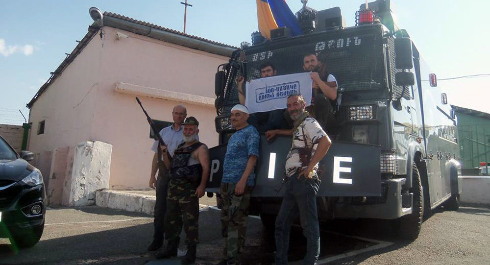 «Учредительный парламент»: В перестрелке с полицейскими ранения получили два члена группировки «Сасна црер»