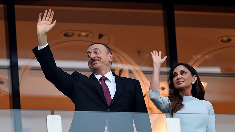 Эксперты: Алиев создает мягкий механизм передачи власти?