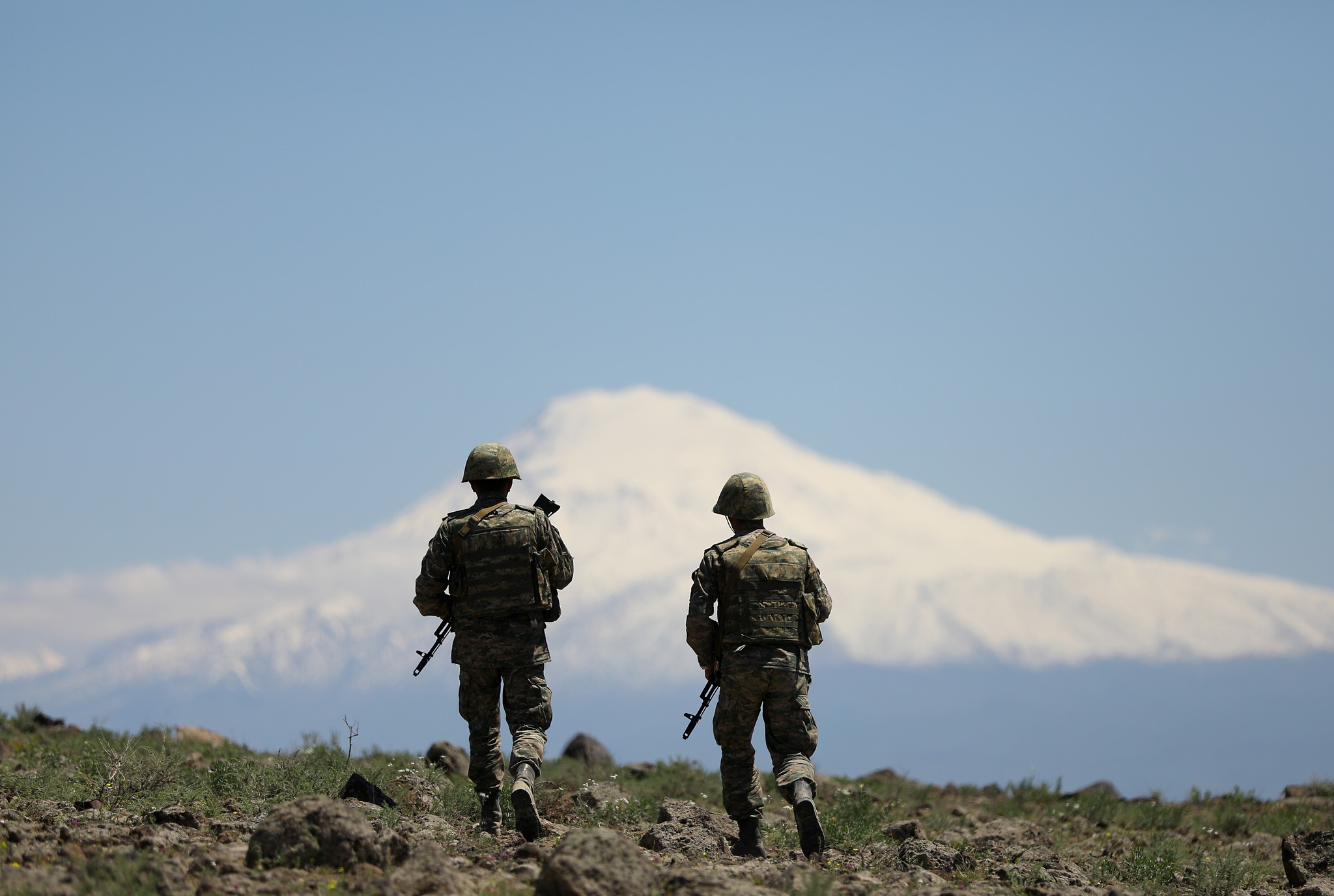 Подразделения ВС Азербайджана открыли огонь в направлении армянских боевых позиций - МО