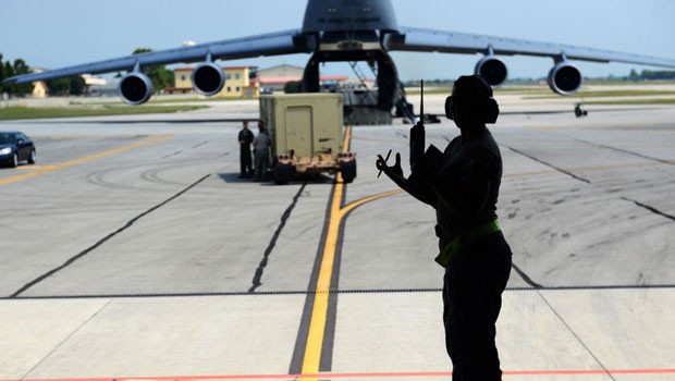 Турецкие силовики заблокировали и обыскали авиабазу 