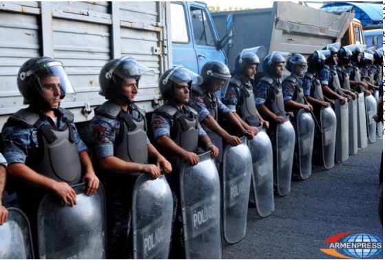 СНБ: Захватившая здание полиции в Ереване вооруженная группа сдалась