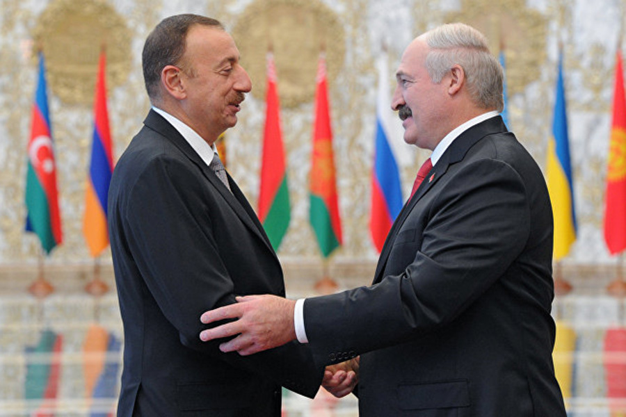Посол Белоруссии в Азербайджане занят политическим гаданием