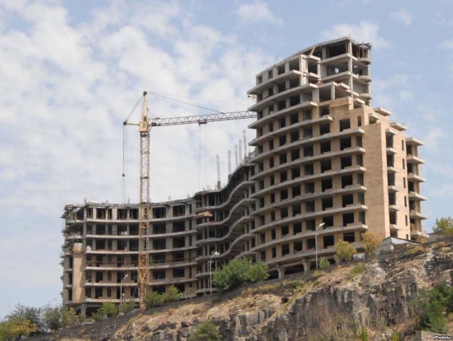 Մամուլի տեսություն. Հայաստանում շինարարության ծավալները գահավիժում են