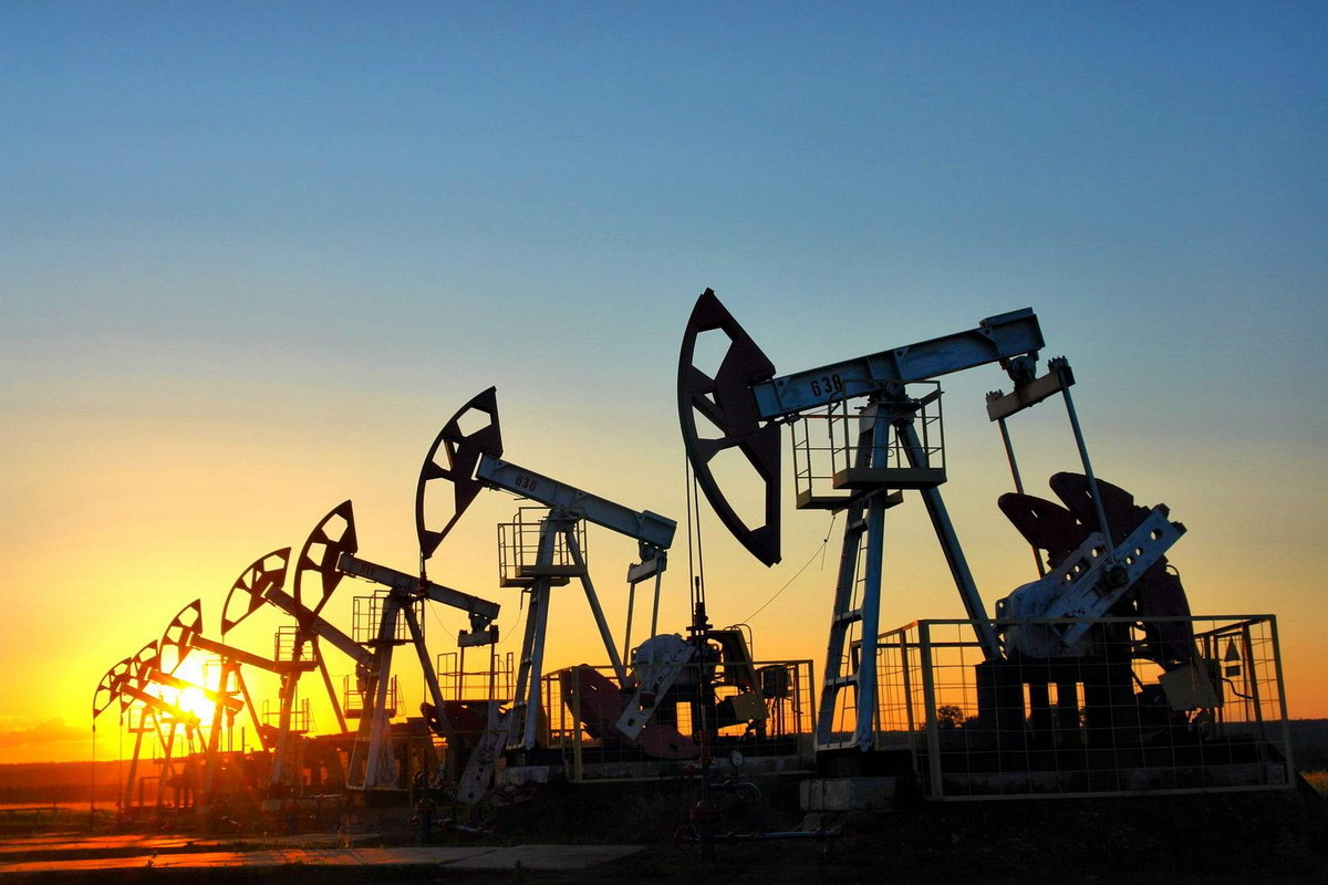 Цены на нефть завершают ростом на биржах четвертый месяц подряд 