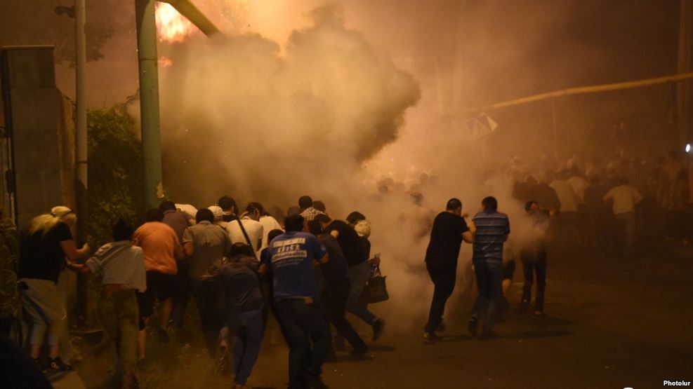 Полиция огласила список спецсредств, примененных при разгоне акции протеста в Ереване