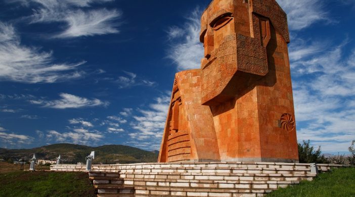 Конституционные реформы в Карабахе: путь к статусу или воспроизводству власти? 