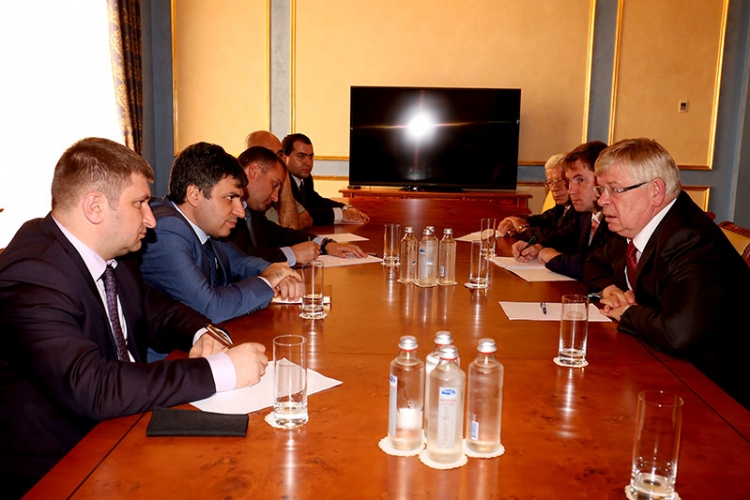 Երևանում քննարկվել են ՀՀ-ՀԱՊԿ ռազմատեխնիկական և ռազմատնտեսական հարցեր