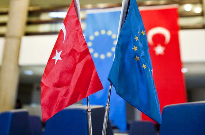 Пресс-секретарь Эрдогана: Миграционное соглашение между ЕС и Турцией должно быть сохранено