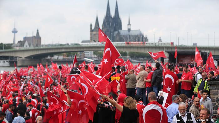 Die Welt: В Германии около 6000 тайных информаторов турецкой разведки 