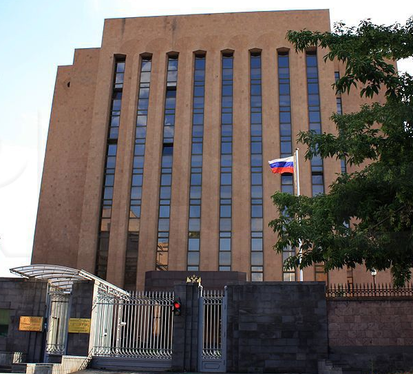 Посольство РФ в Армении занимается делом задержанного россиянина