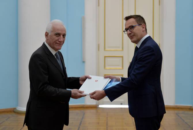 Новоназначенный посол Швейцарии вручил верительные грамоты президенту РА