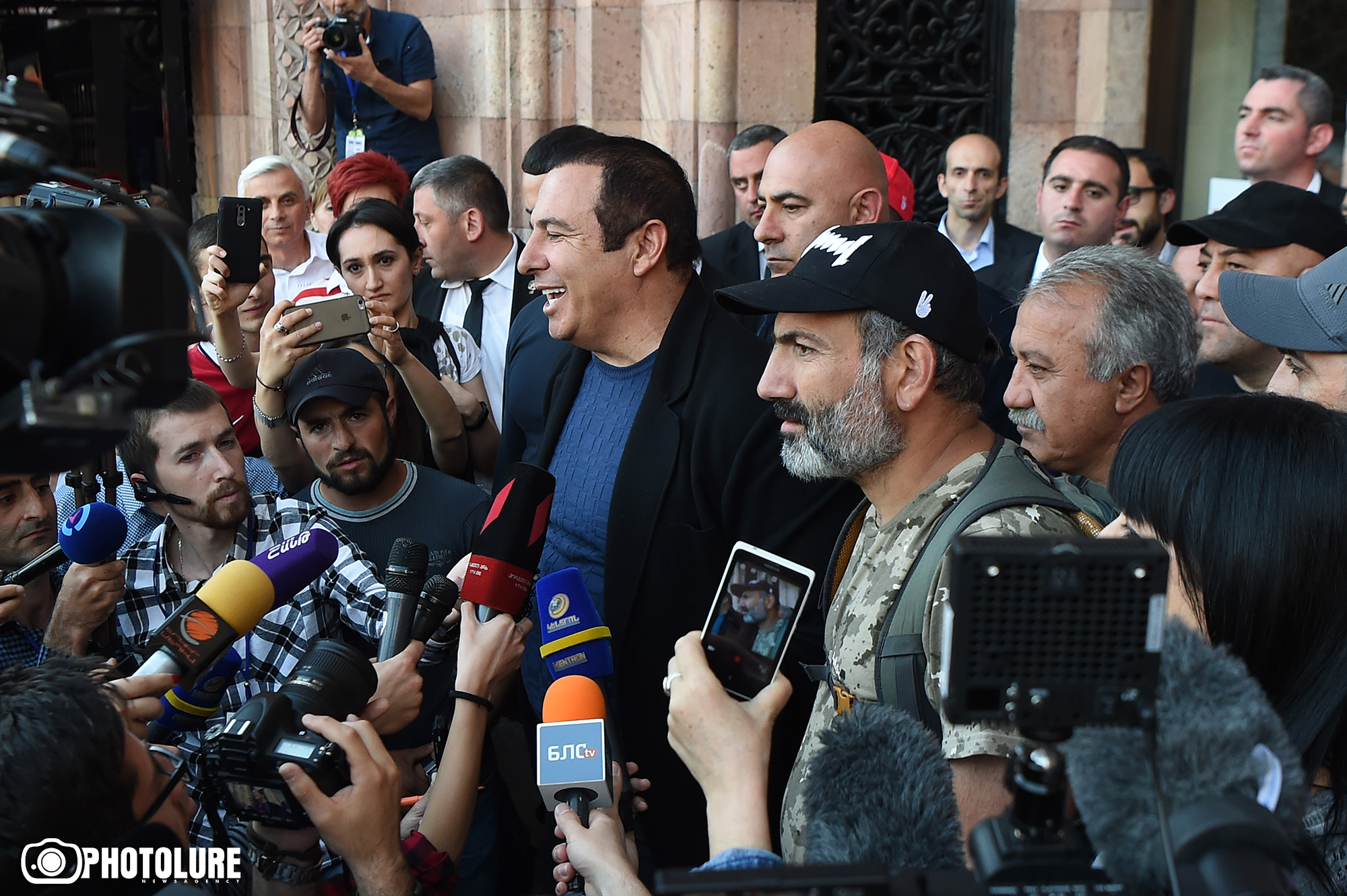 Армения: Пашинян берет под прицел главного олигарха страны