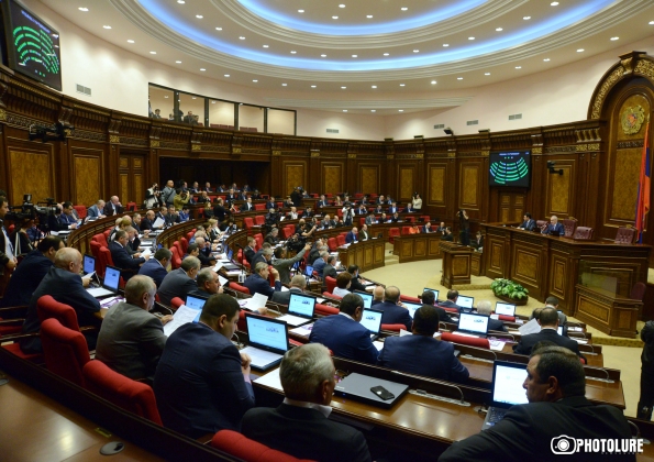 Армянский парламент в первом чтении одобрил законопроект о структурных изменениях в правительстве 