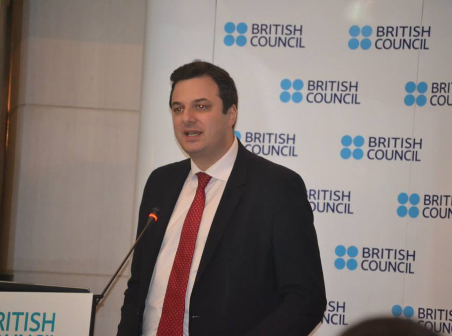 Почему в августе 2019 года посол Великобритании в Армении был спешно отозван в Лондон? 
