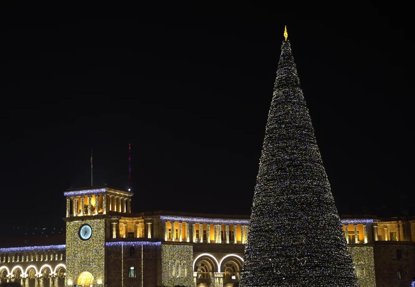 В Ереване зажгут огни главной новогодней ёлки