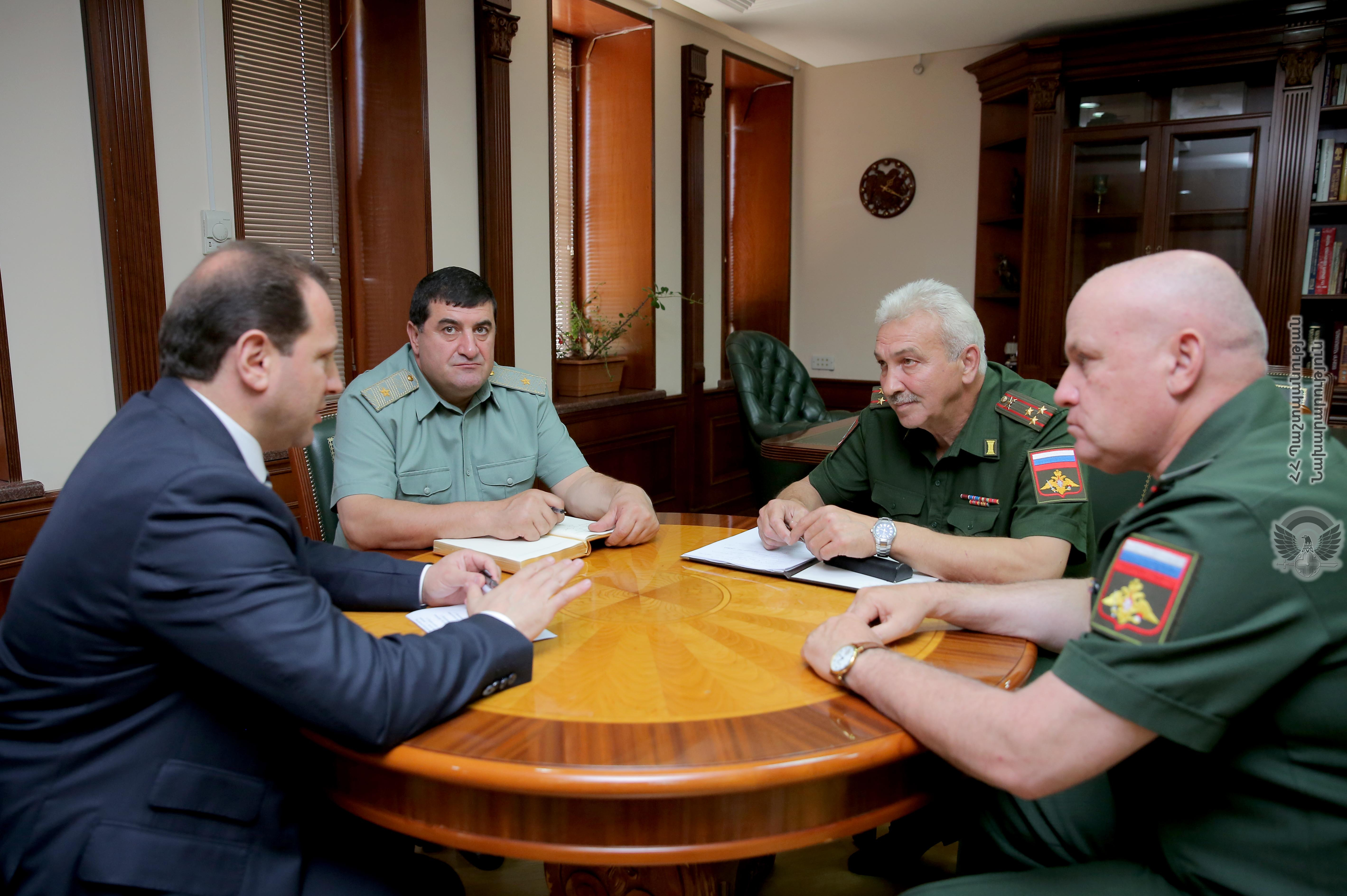 Министр обороны Армении обсудил с представителями ЮВО РФ инцидент в селе Паник