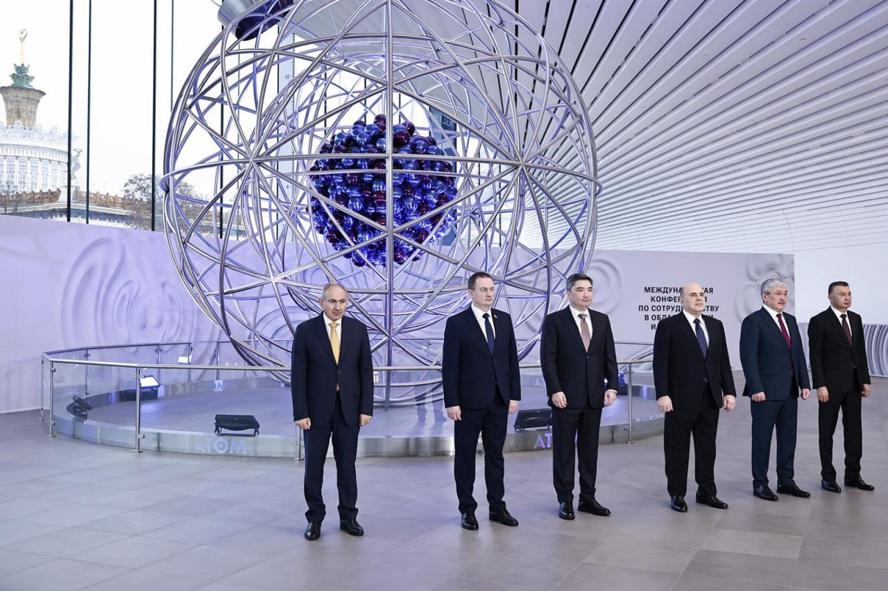  Пашинян в Москве посетил музей «Атом»