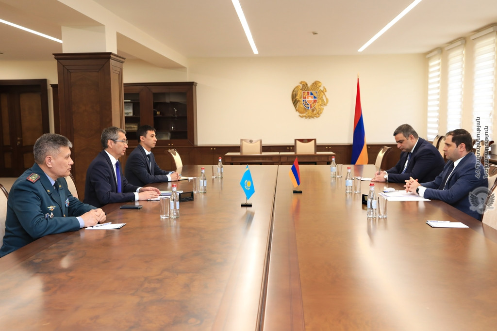 Папикян и Иманбаев обсудили вопросы армяно-казахстанского сотрудничества в оборонной сфере