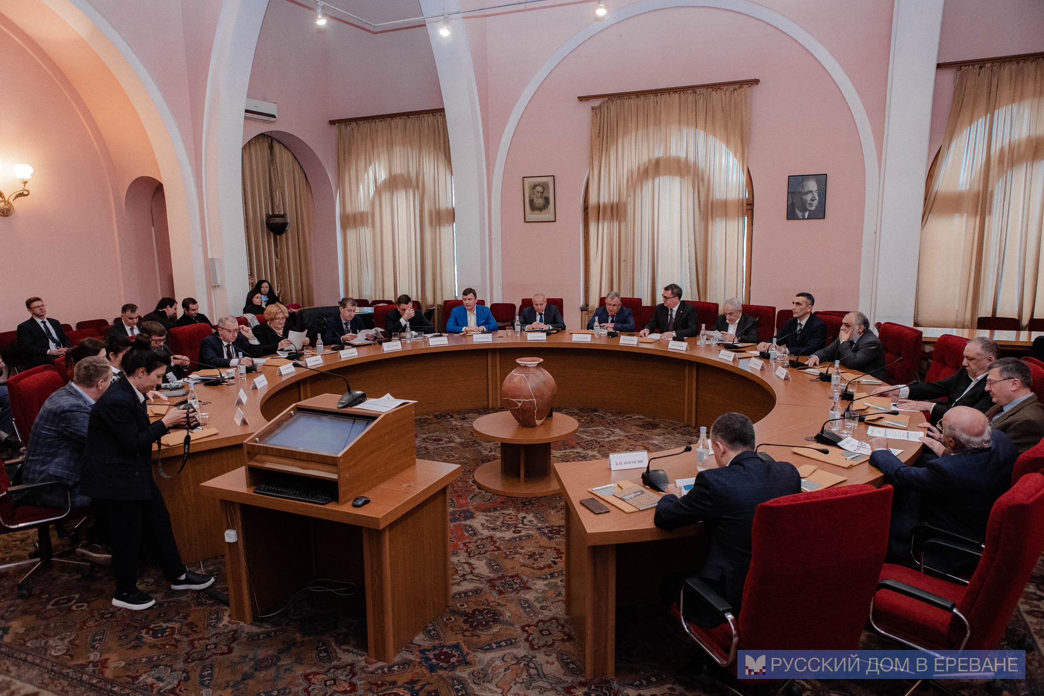 В Ереване состоялось открытие выездной сессии Международного форума «Примаковских чтений»