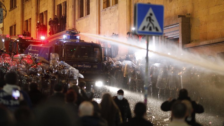 МВД Грузии сообщило о задержании 66 человек на акции протеста в Тбилиси 