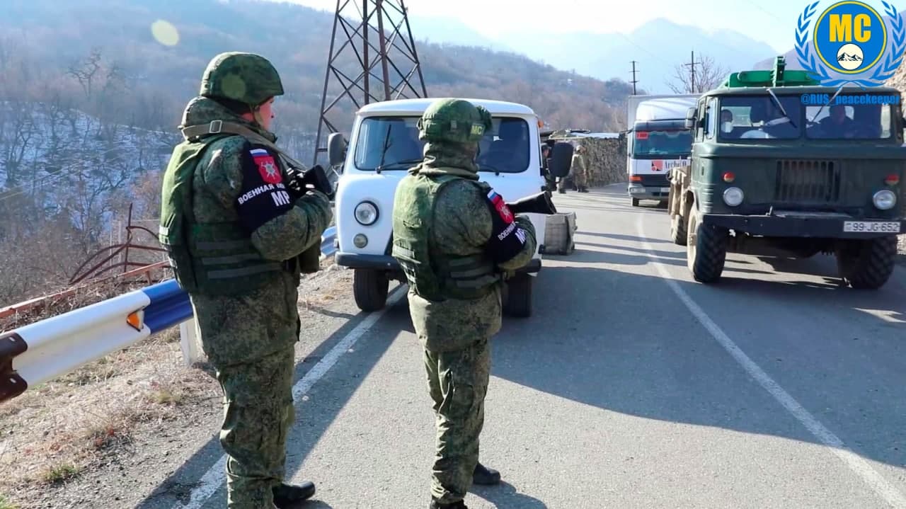 Миротворцы РФ за неделю обеспечили въезд более 2,5 тыс. автомобилей в Карабах и обратно