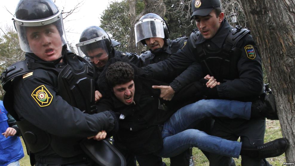 Human Rights Watch: Азербайджан возобновил практику преследования критиков власти