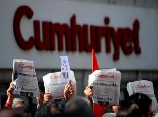 Власти Турции задержали главу совета оппозиционной газеты Cumhuriyet