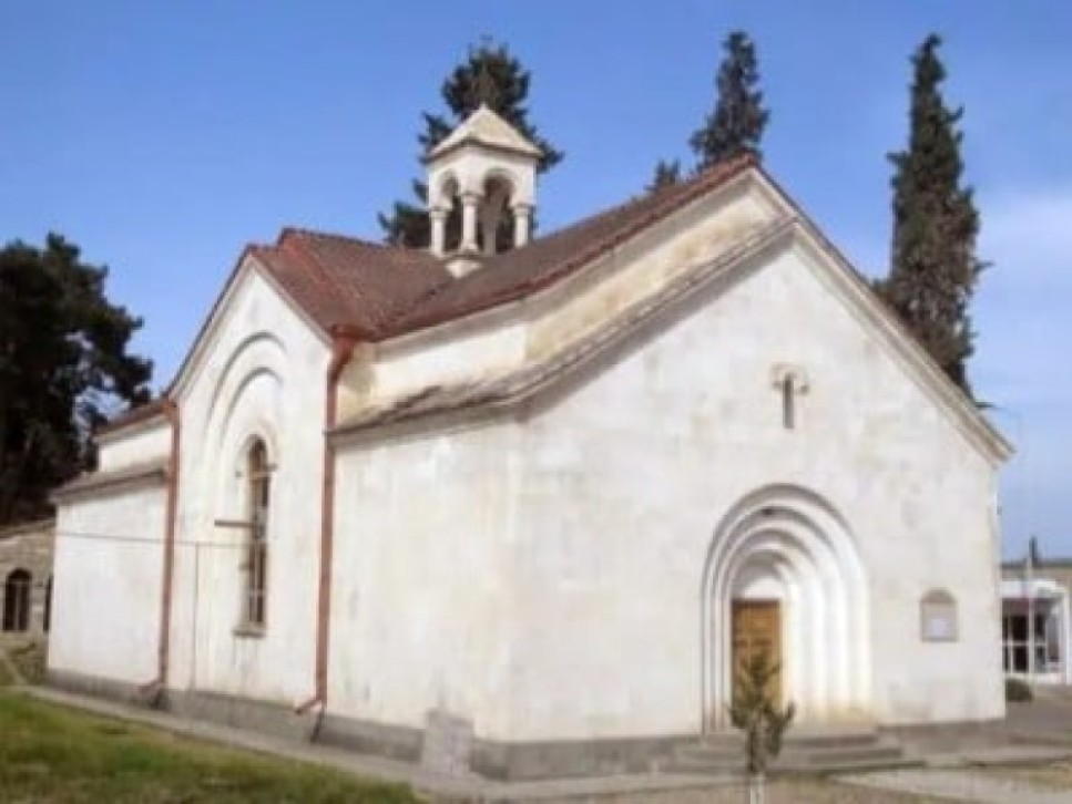 Церковь Сурб Нерсес Мец в Мартуни Арцаха повреждена