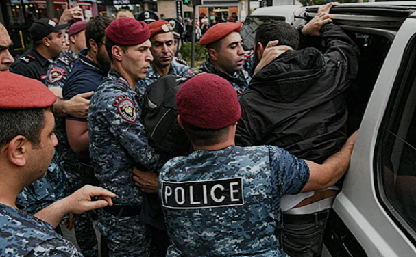 Полиция Армении задержала 38 протестующих - МВД