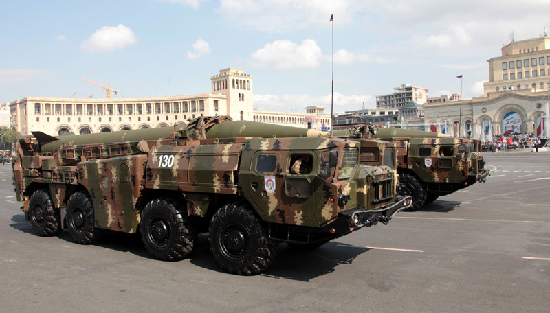 Bloomberg: Армения и Азербайджан потратили $27 млрд на военные расходы за 10 лет